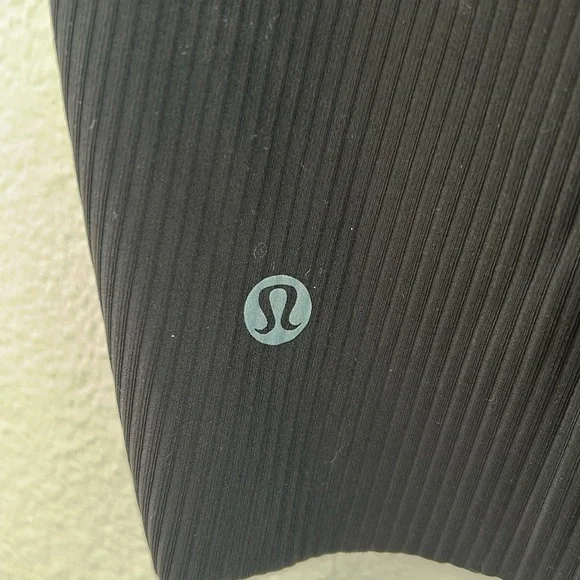 Base Pace High Rise Ribbed Short 8” | Black | NEW - Picture 4 of 6